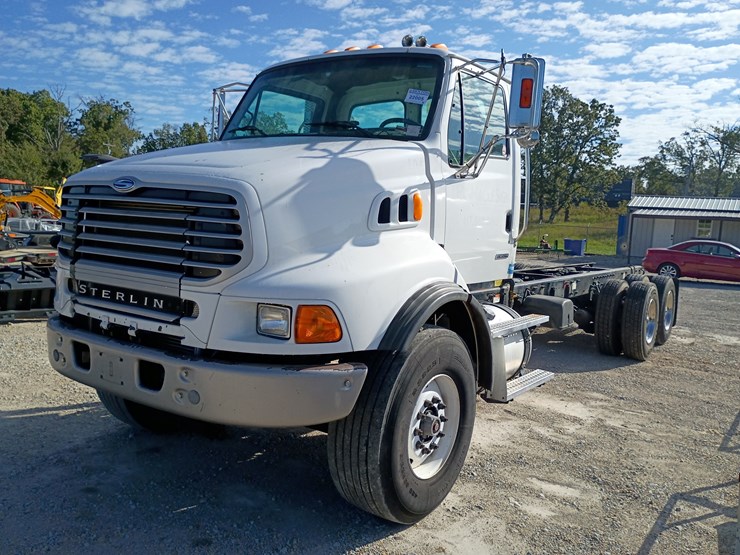 2008-sterling-l9500-image-1