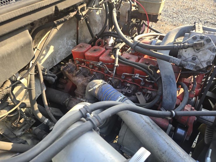 1997-freightliner-fl60-image-29