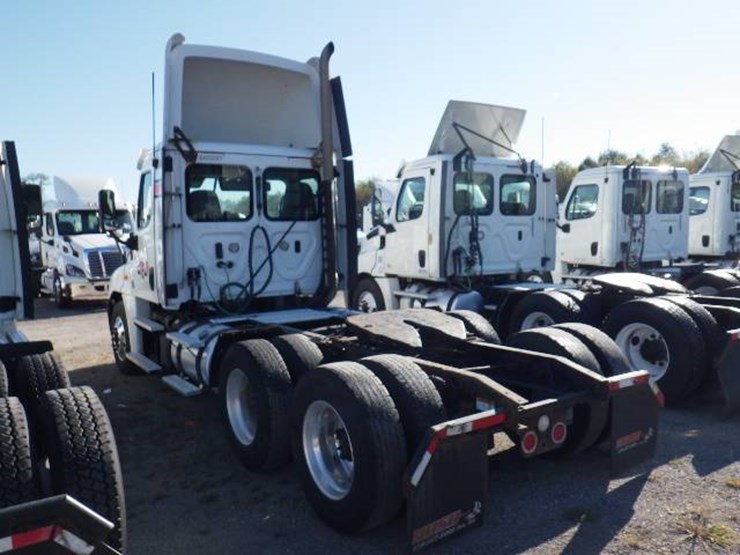 freightliner-cascadia-125-image-8