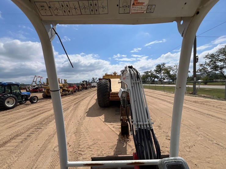 2018-takeuchi-tb240-image-38