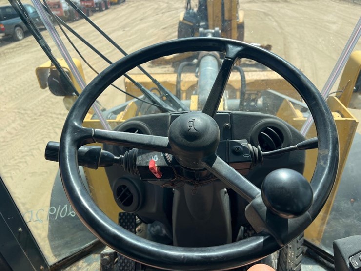 2009-deere-544k-image-35