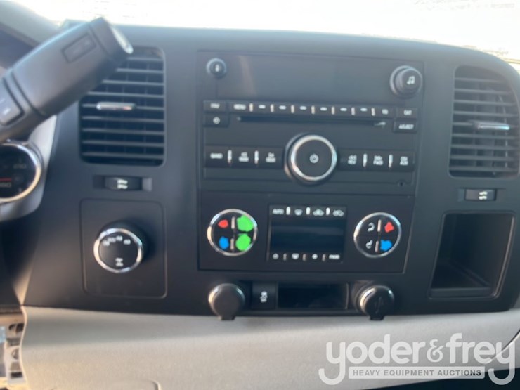2013-chevrolet-silverado-1500-image-22