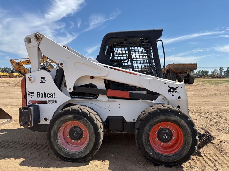 2016-bobcat-s850-image-5