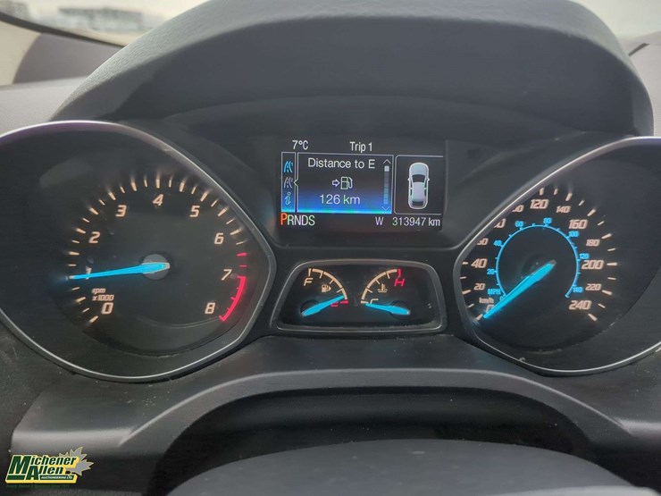2015-ford-escape-se-image-8