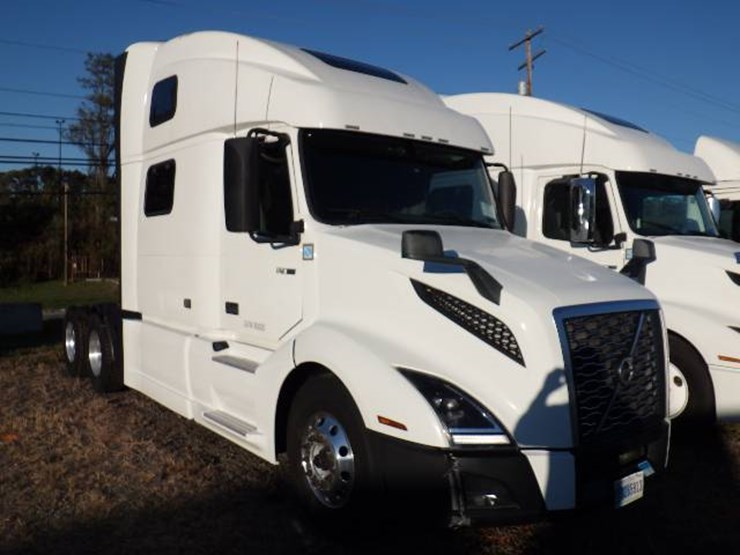 2022-volvo-vnl-860-image-3