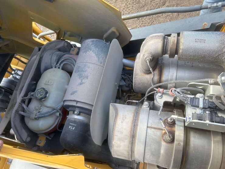2015-deere-410l-image-19