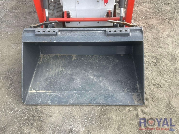 2025-ggma-gm670-compact-track-loader-skid-steer-image-12