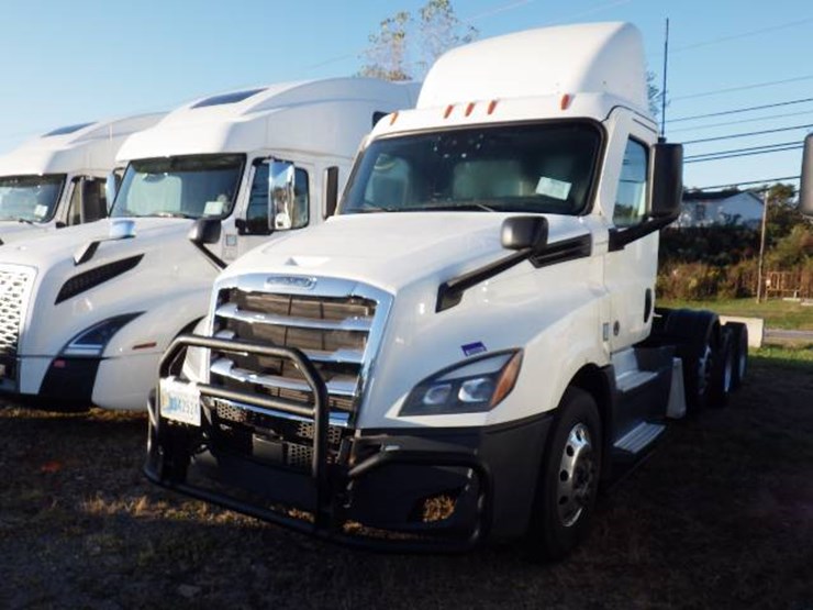 2022-freightliner-cascadia-126-image-1