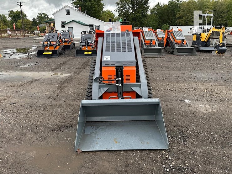 hurricane-mini-skid-steer-5-image-2