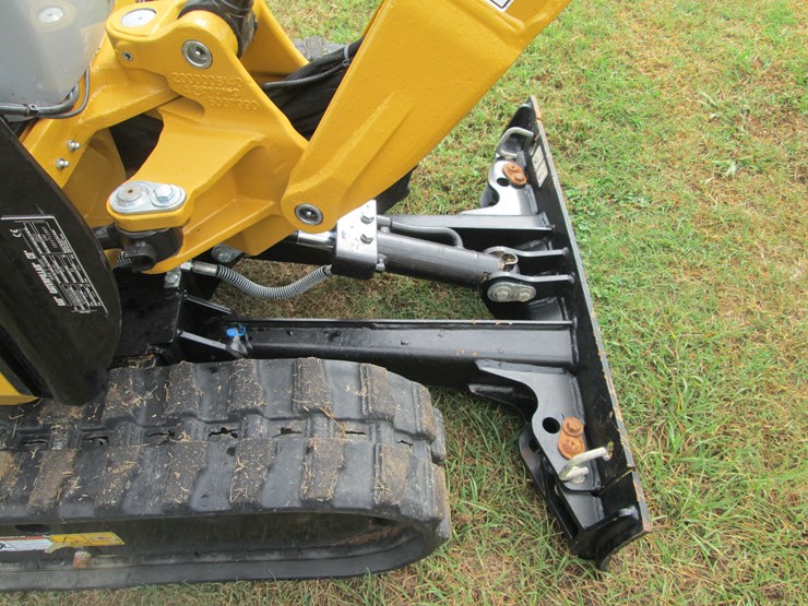 2023-caterpillar-300.9d-image-15