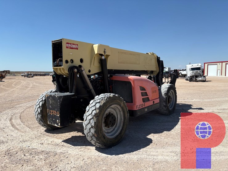 2015-jlg-g12-55a-image-4