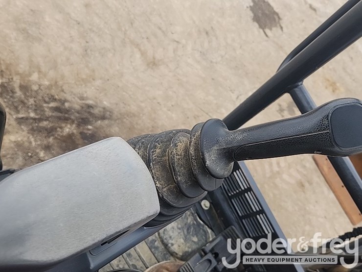 2021-deere-26g-image-30