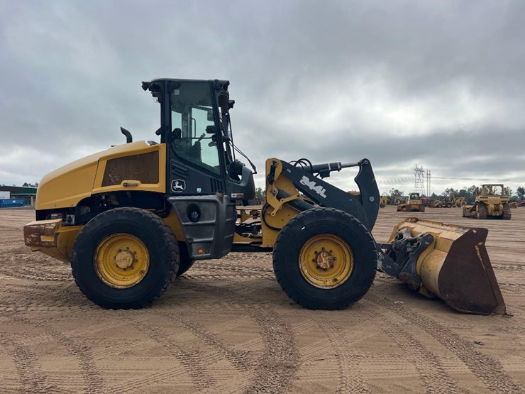 2018-deere-344l-image-5