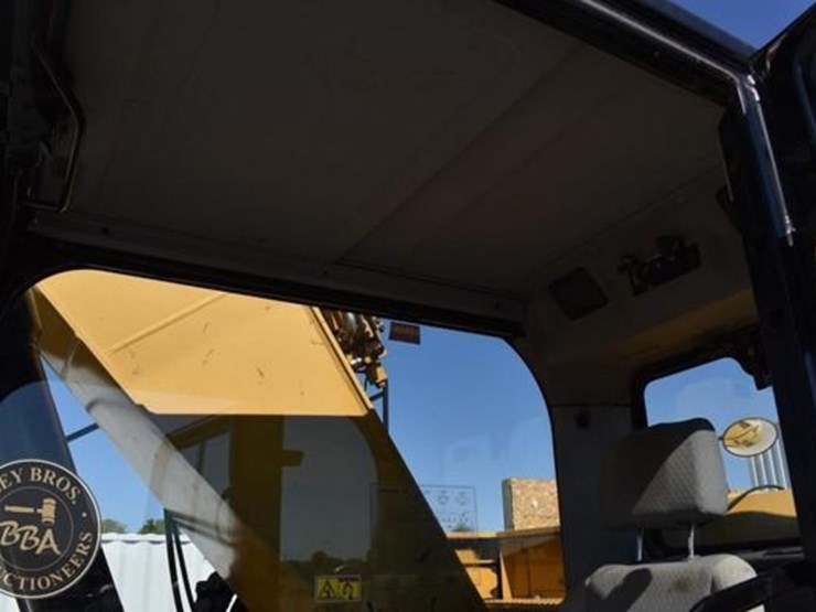 2015-caterpillar-328d-lcr-image-40