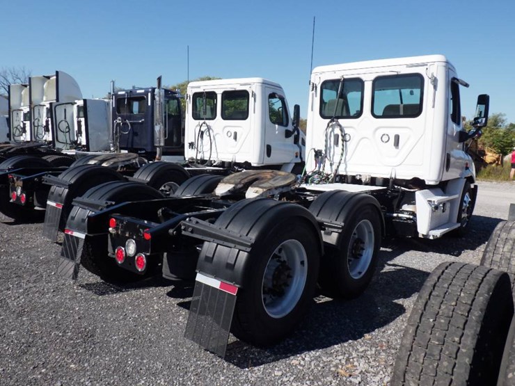 2020-freightliner-cascadia-113-image-6