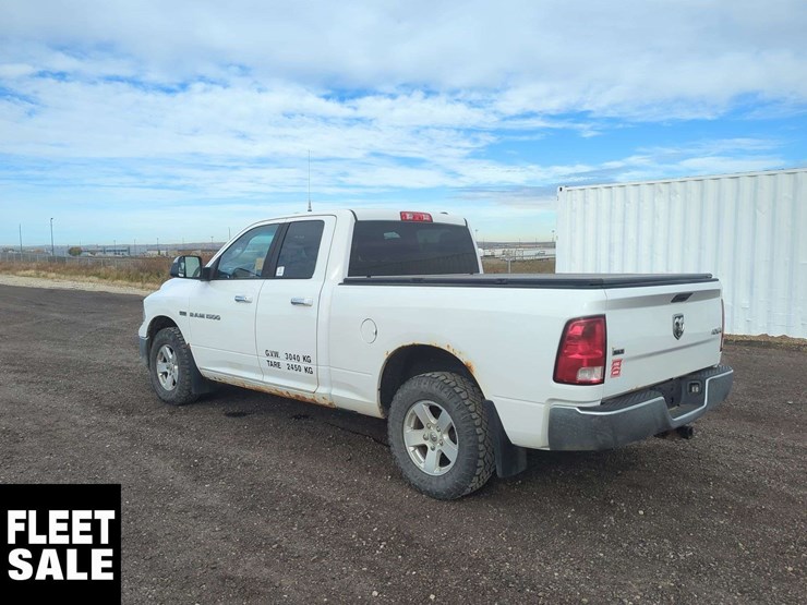 2012-ram-1500-slt-image-3