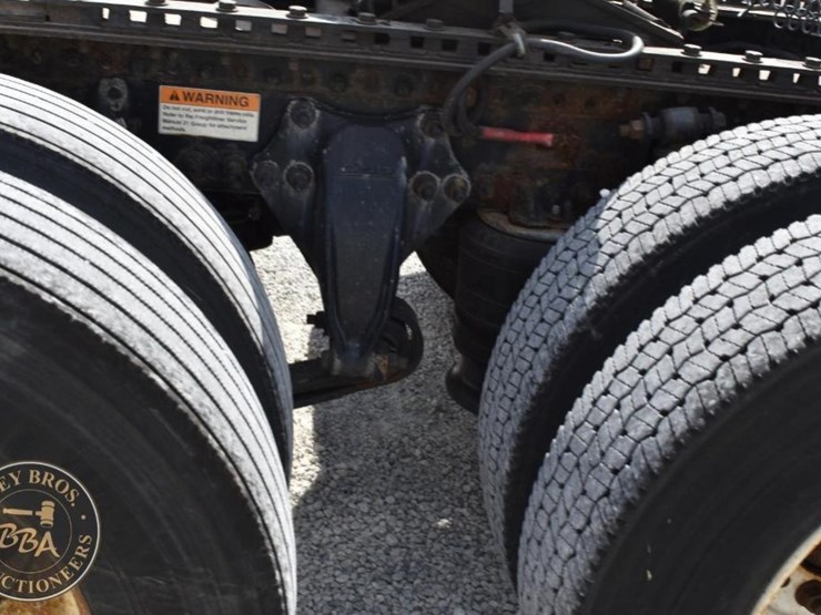 2015-freightliner-cascadia-125-image-46