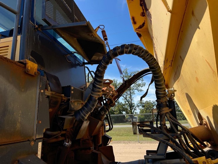 2014-komatsu-hm300-3-image-16