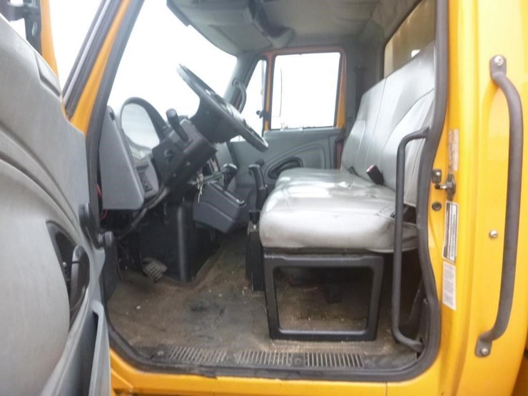 2004-international-durastar-4200-image-12