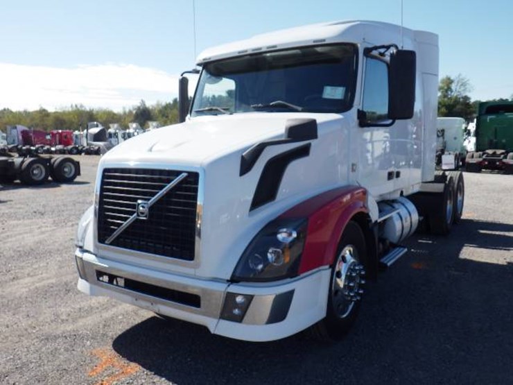 2009-volvo-vnl-630-image-1