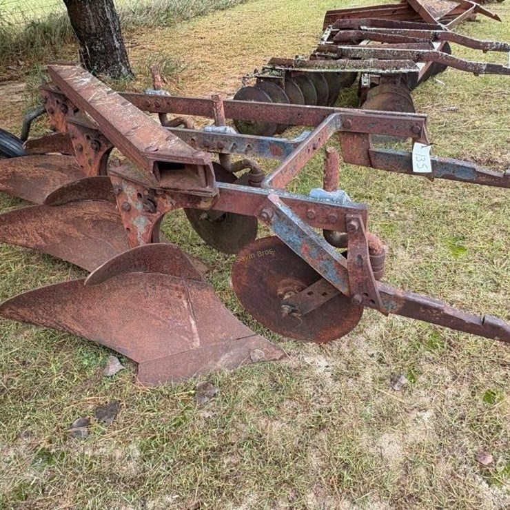 Fast hitch 3 Bottom Plow
