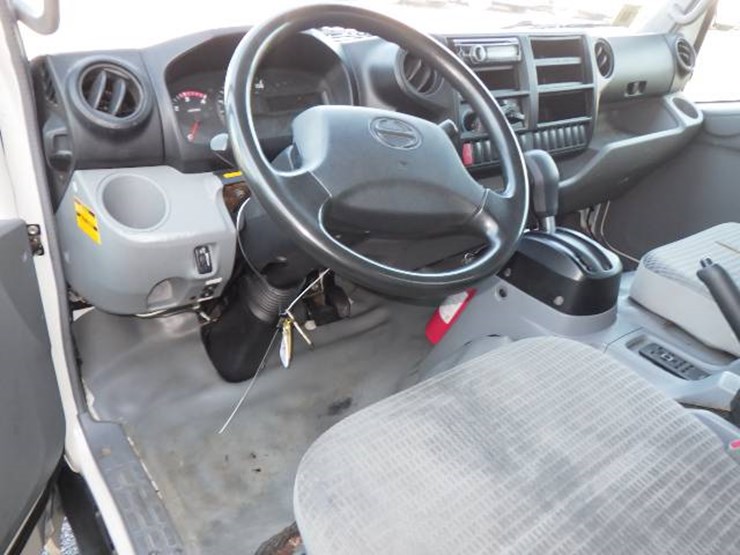 2017-hino-195-image-12