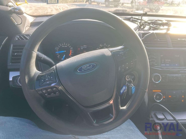 2016-ford-explorer-image-13