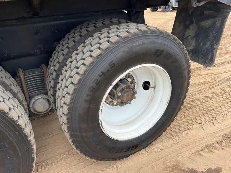 2002-mack-rd688s-image-12