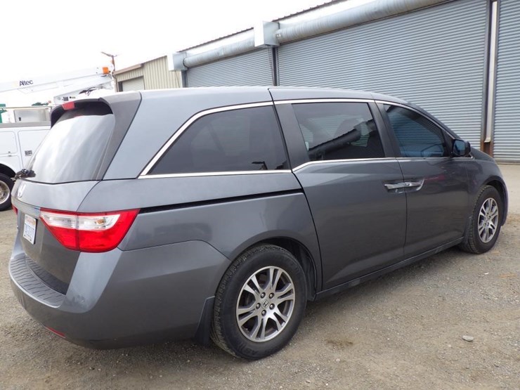 2013-honda-odyssey-image-3