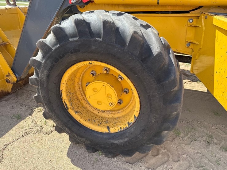 2018-deere-410l-image-10