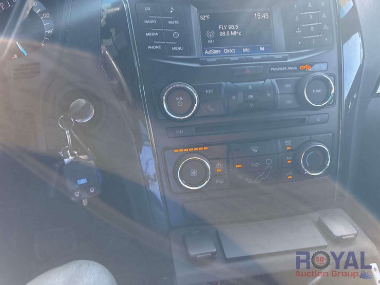 2016-ford-explorer-image-15