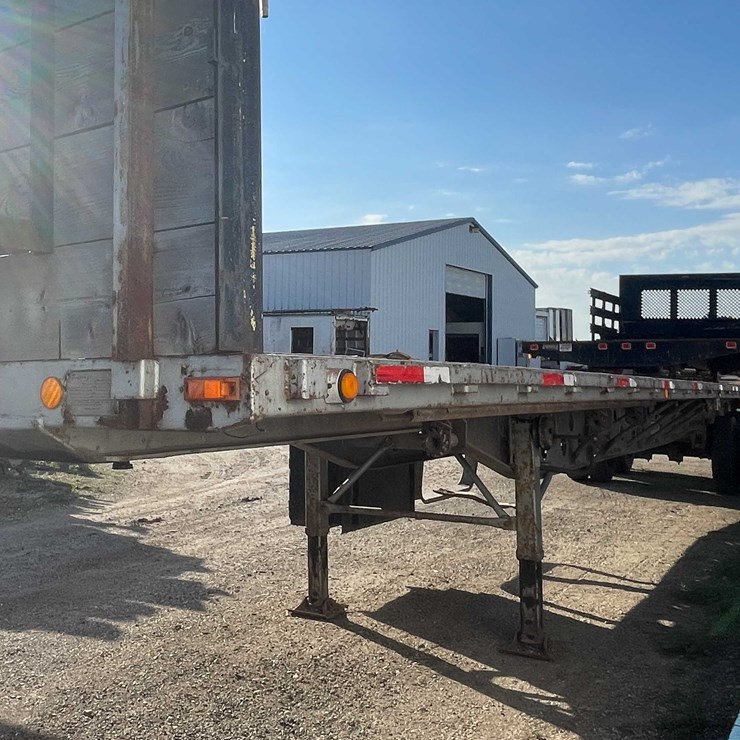 #1891 • 1985 Transcraft Semi Flatbed Trailer (Has WI Title)