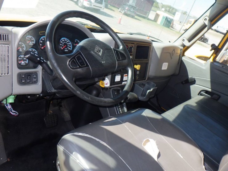 2019-international-durastar-4300-image-7