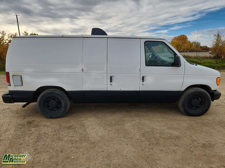 2005-ford-cargo-image-7