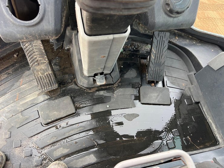 2018-deere-344l-image-33