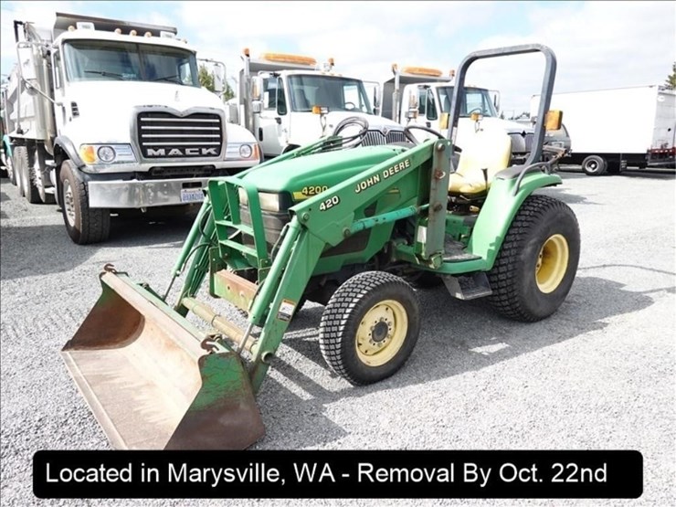 2000-john-deere-4200-image-1