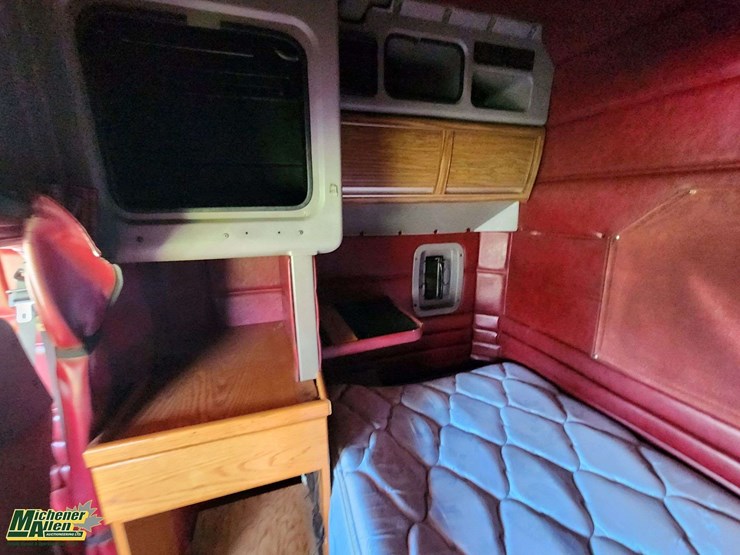 2004-peterbilt-379-image-36