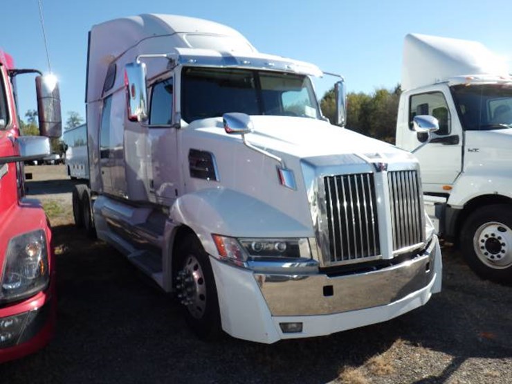 2018-western-star-5700xe-image-2