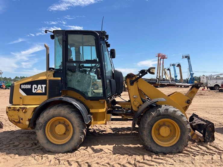 2017-caterpillar-908m-image-5