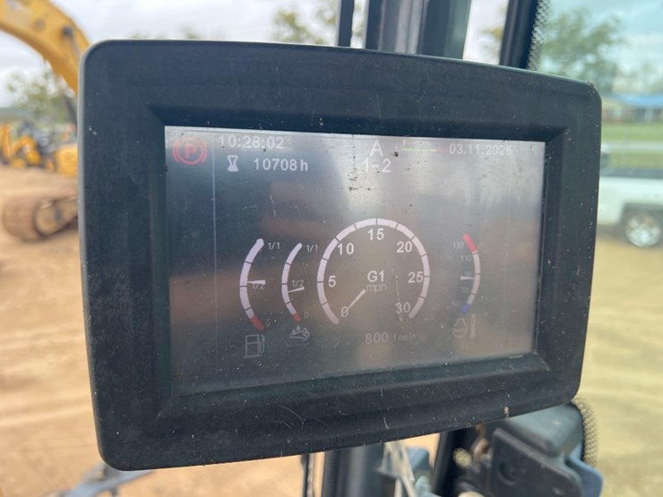 2018-deere-344l-image-31