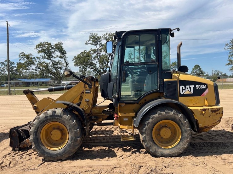 2017-caterpillar-908m-image-1