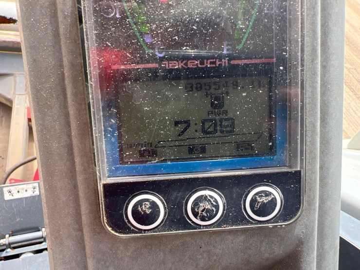 2018-takeuchi-tb240-image-32