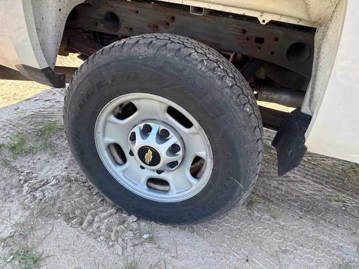 2016-chevrolet-2500-image-12