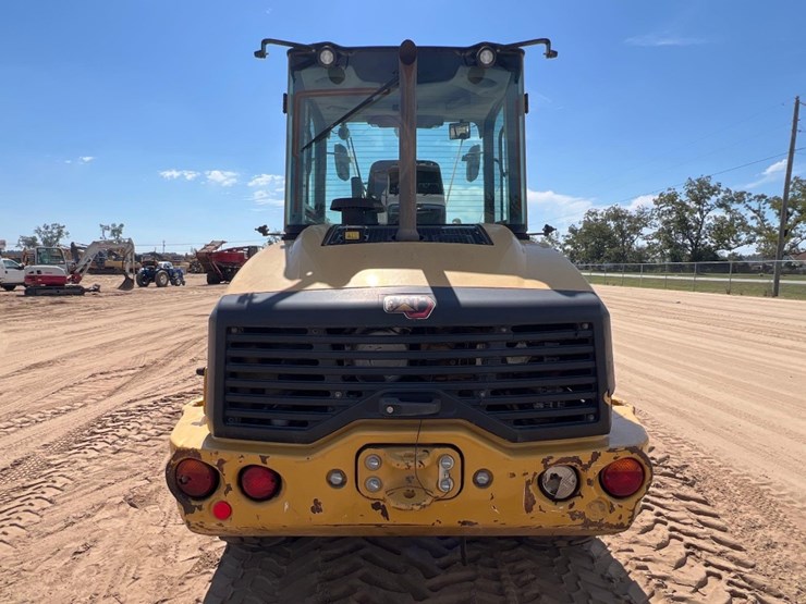 2021-caterpillar-908m-image-3