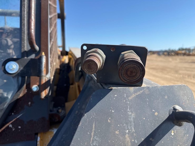 2012-john-deere-329d-image-22