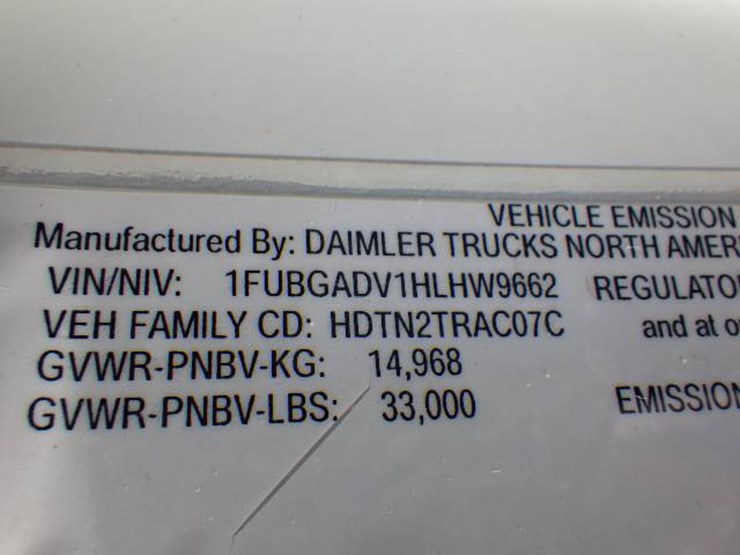 2017-freightliner-cascadia-113-image-11