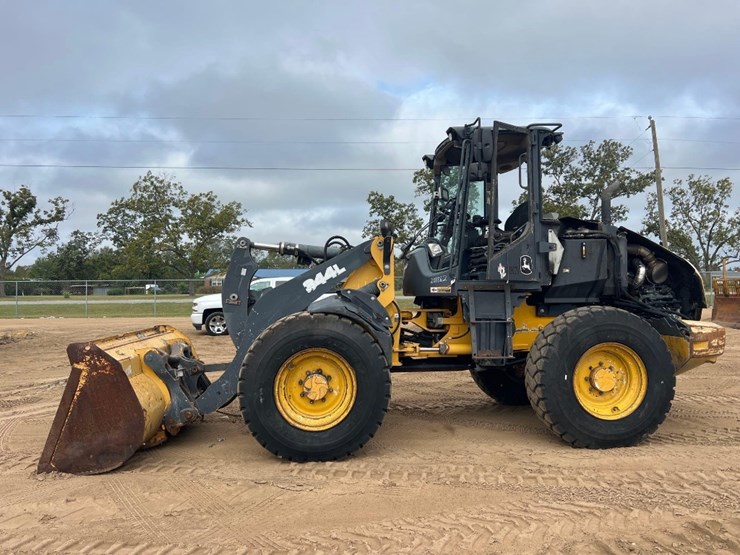 2018-deere-344l-image-1