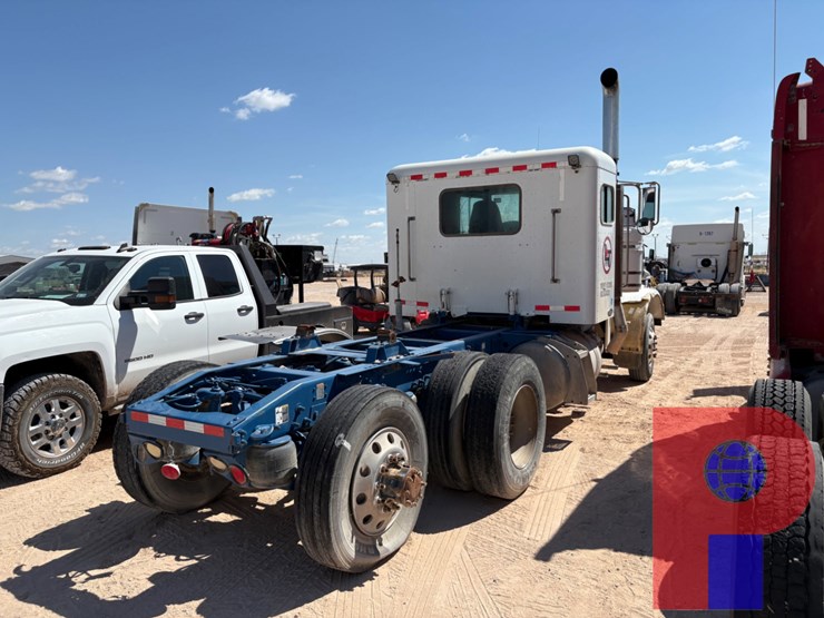 2008-peterbilt-367-image-3