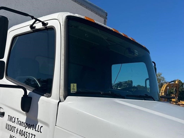 2019-hino-268-image-11
