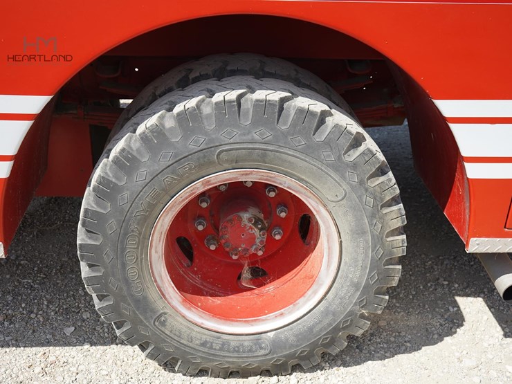 1977-ford-900-image-34
